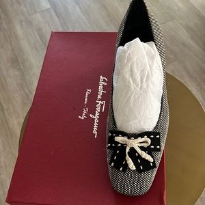 Square toe chunky kitten heels 1 and 3/4 inch heel(1.75in)